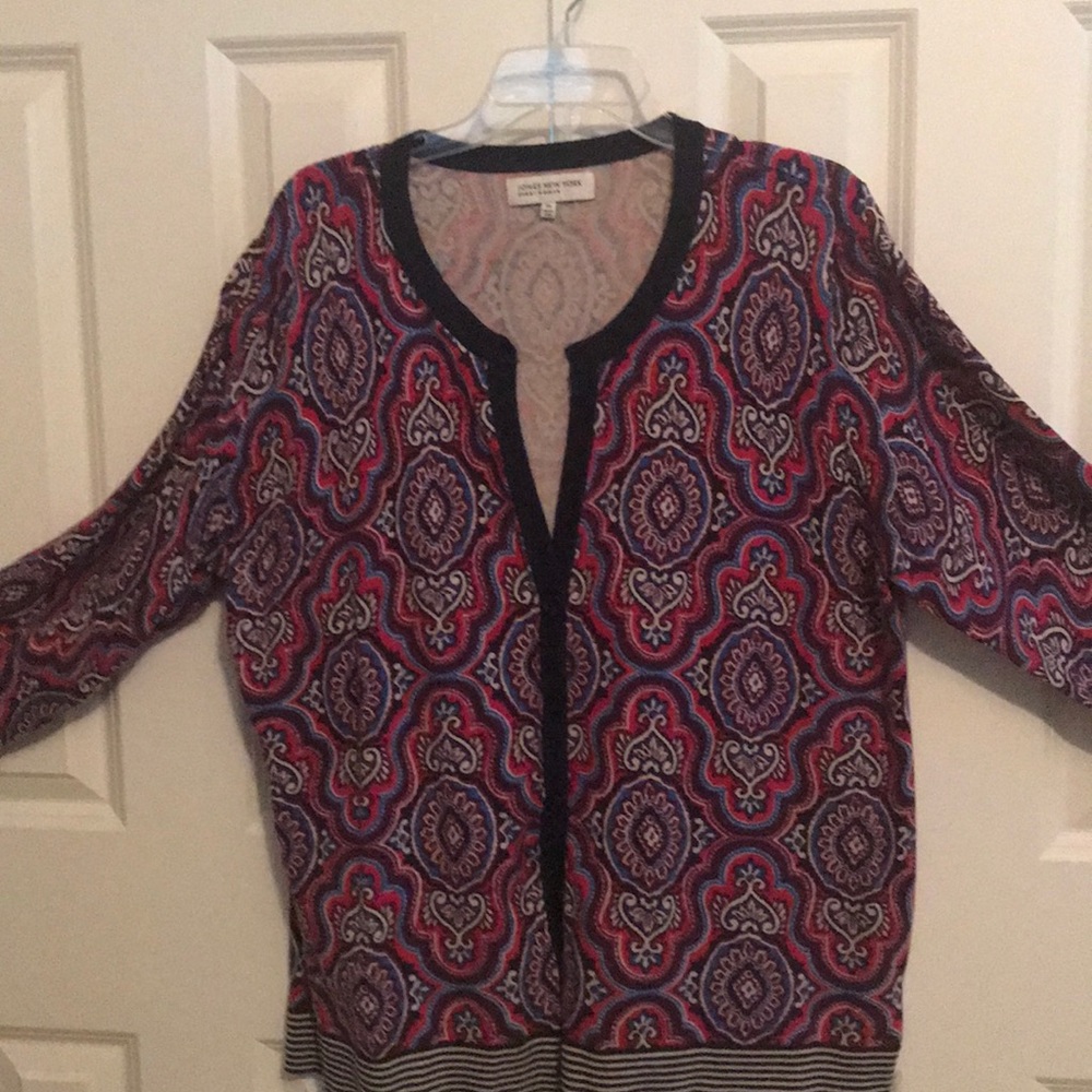 Jones New York V neck button up Cardigan.